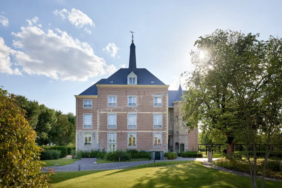 Kasteel Van Oys bij Maastricht, gezien vanuit de tuin